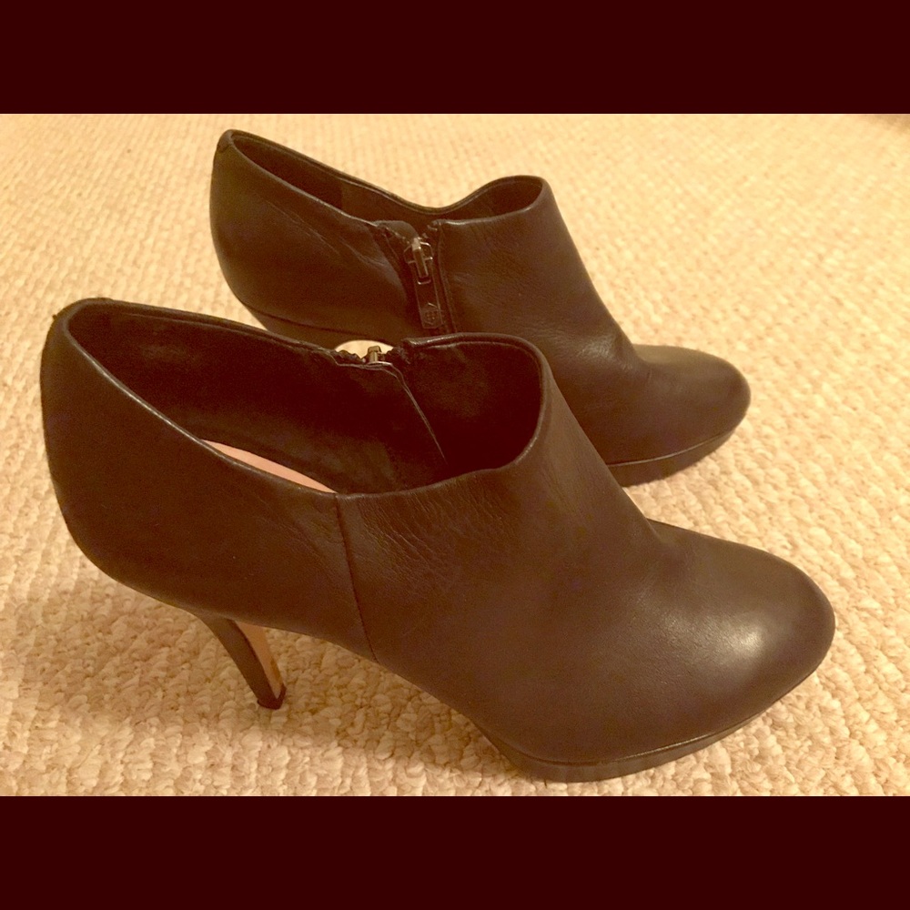 Vince Camuto Black Leather Elvin Booties 8.5